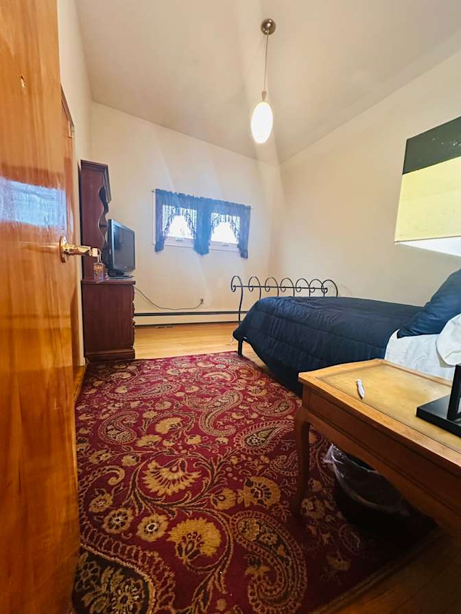 Etienne's room