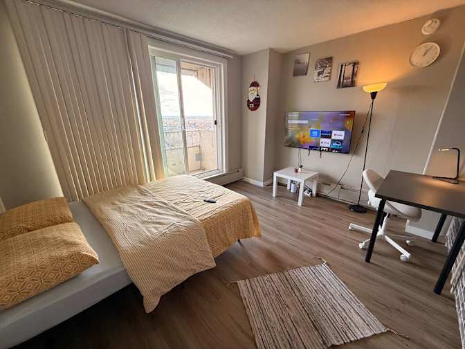 Eleftheri Denis's room