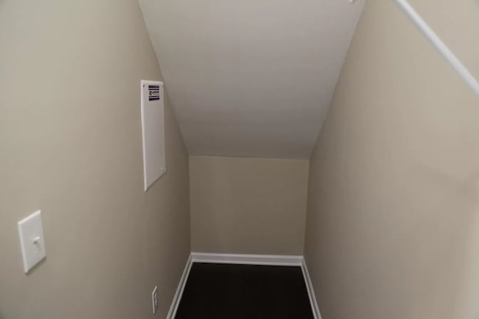 Alcove Rooms's room