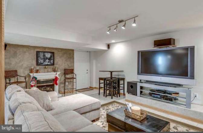 Montre Tates's room