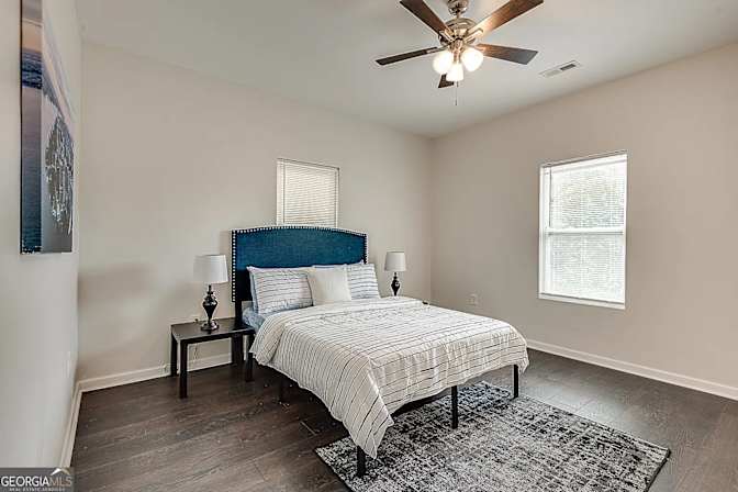 Alcove Rooms's room