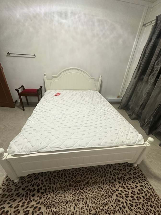 Shidah's room