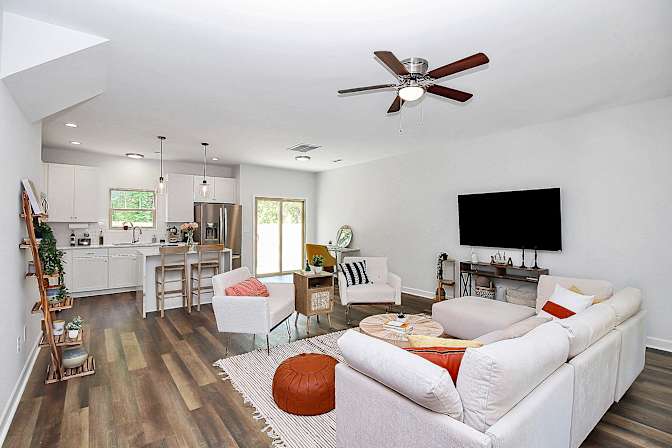 Alcove Rooms's room