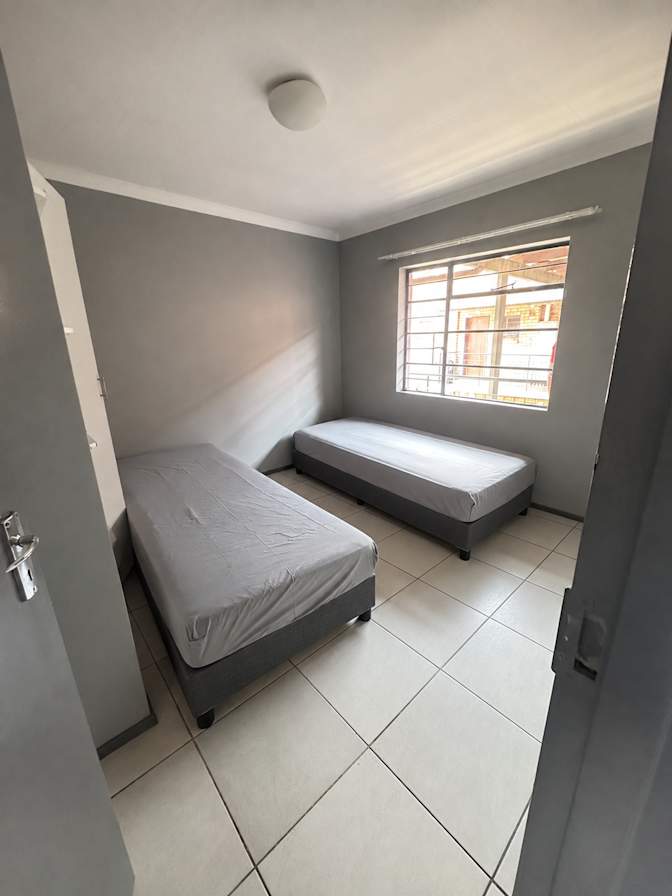 Sisonke's room