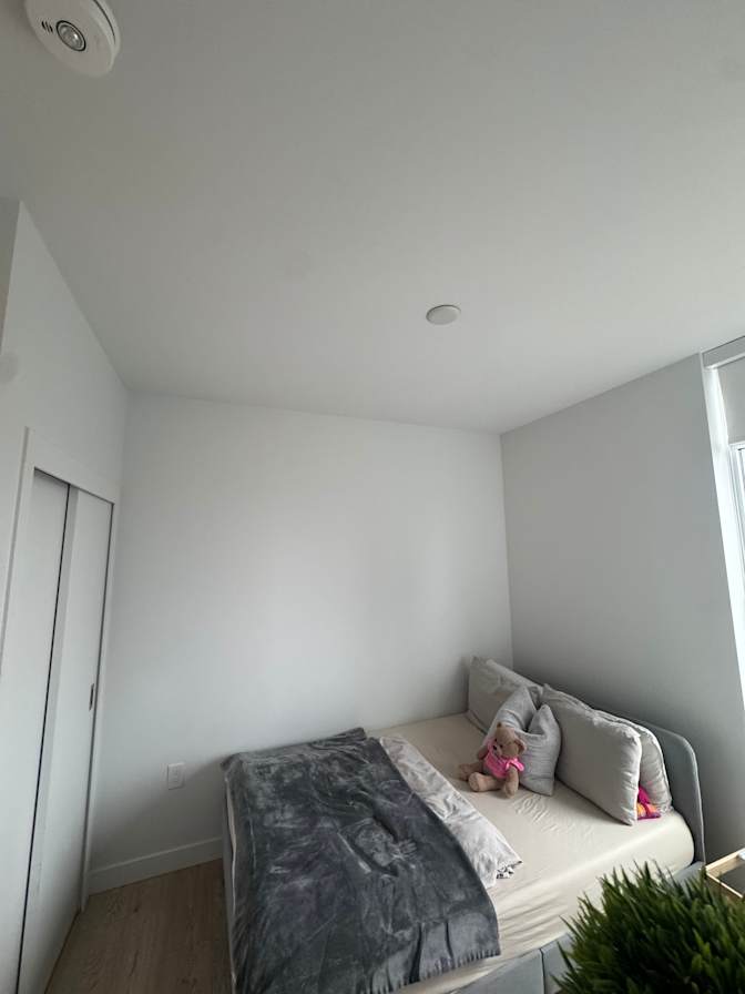 Sandra  Imobhio's room