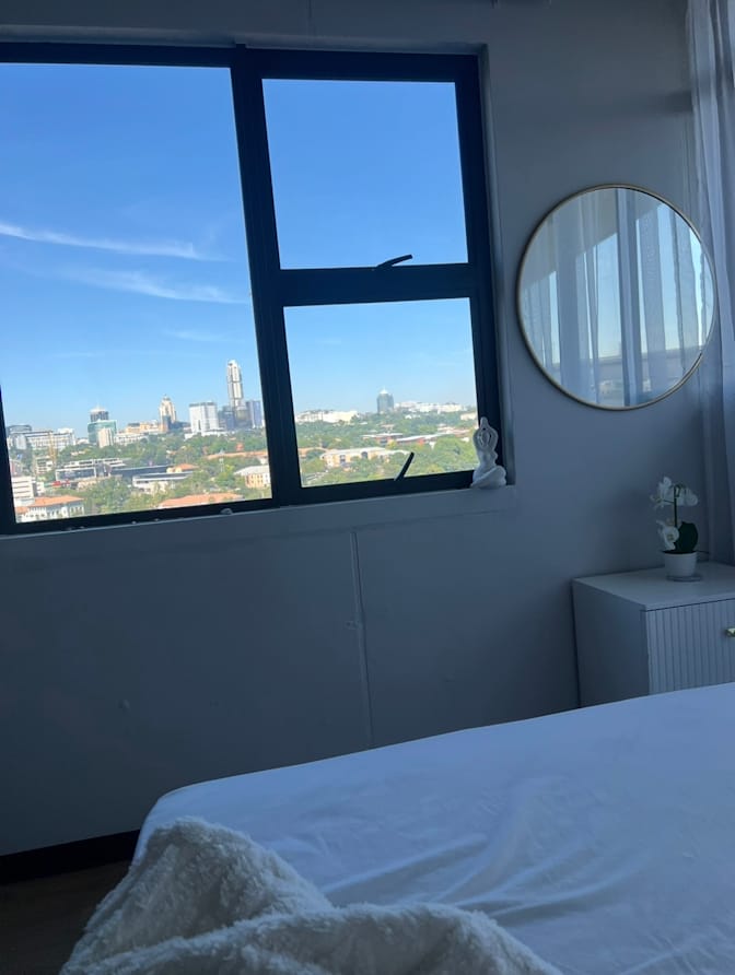Lee's room
