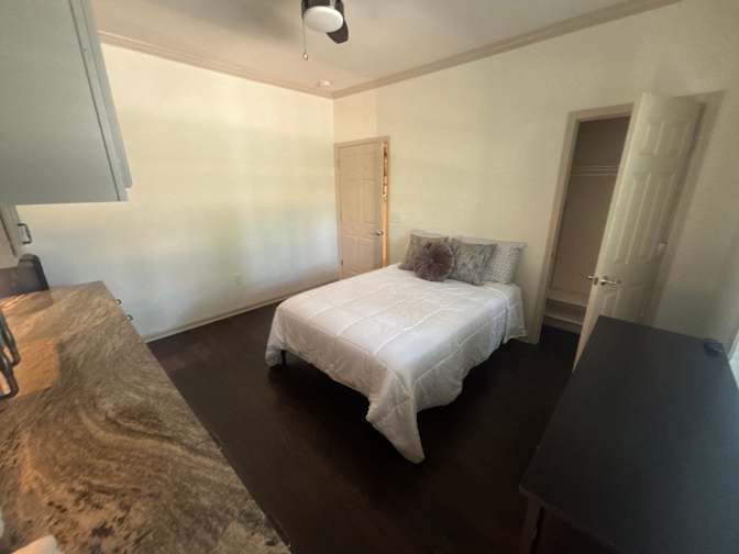 Alcove Rooms's room