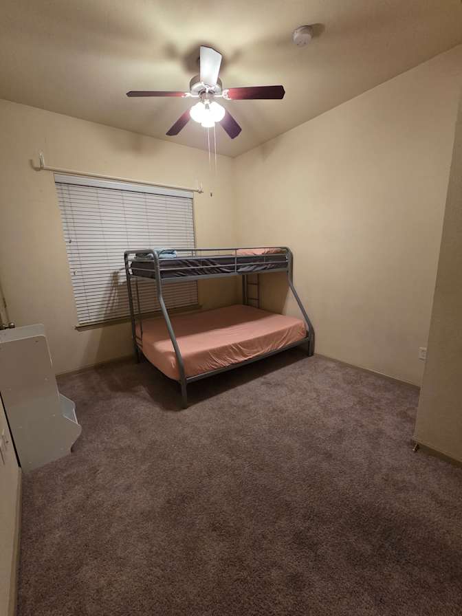 Lisset  Squeo's room