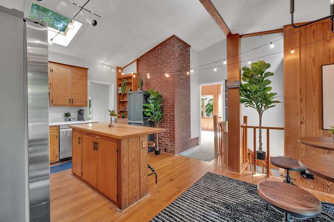 lifedoorrentals's room