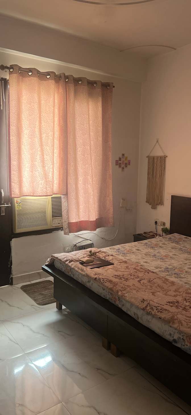 Himangi's room
