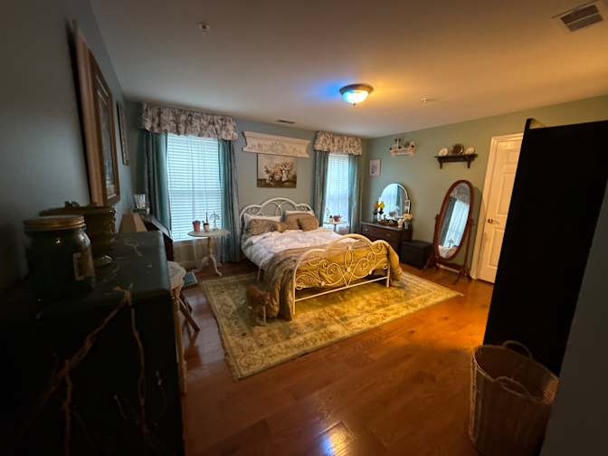 SARA RUBINO's room