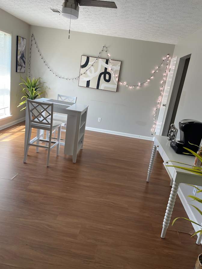 Alcove Rooms's room