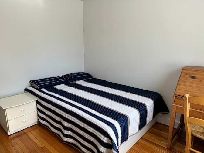 JACKIE HYOUNG's room