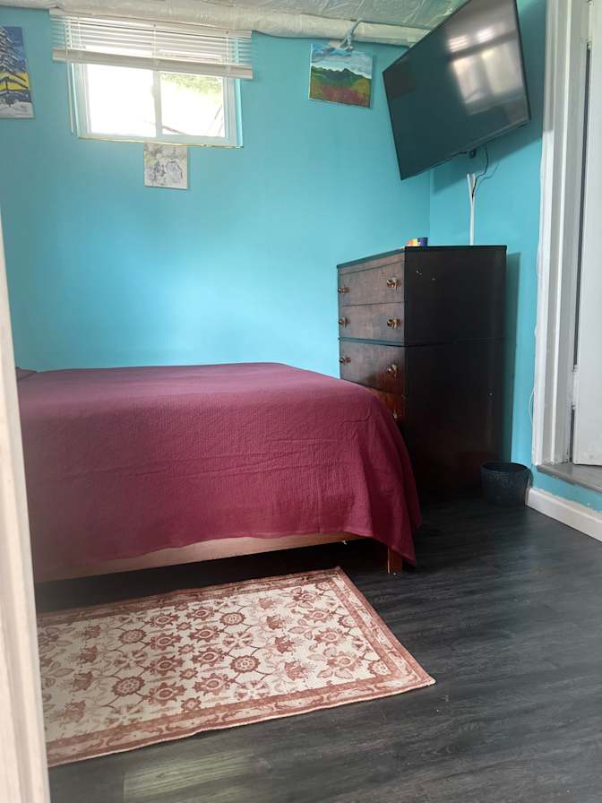 Carshella Hewie's room