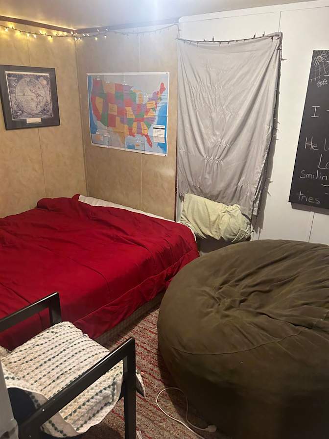 Rena's room