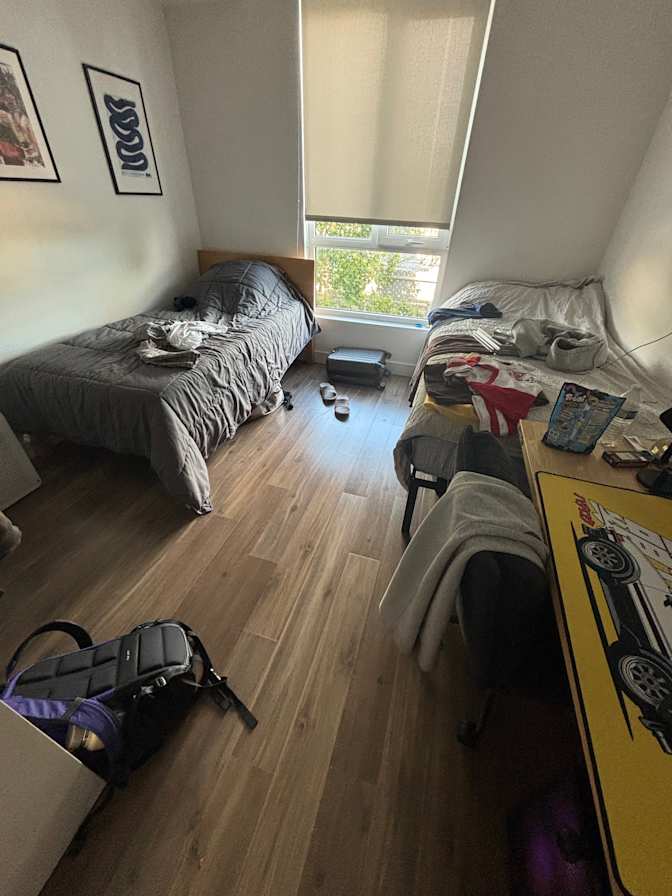 Alekz's room