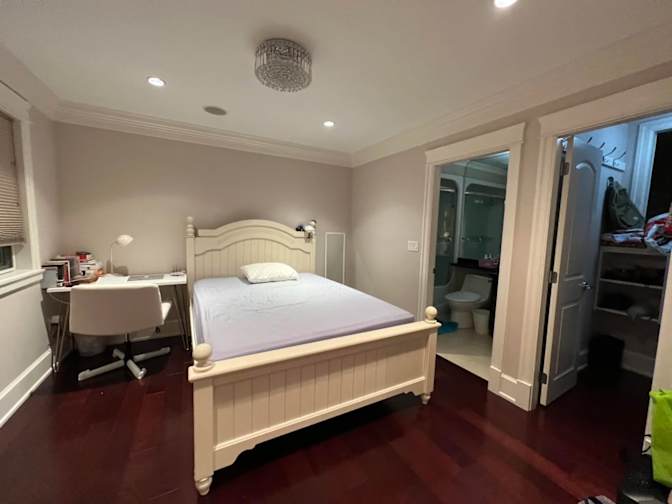 Lei's room