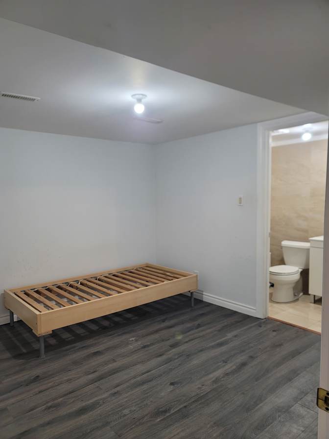 Allen Ghamari's room