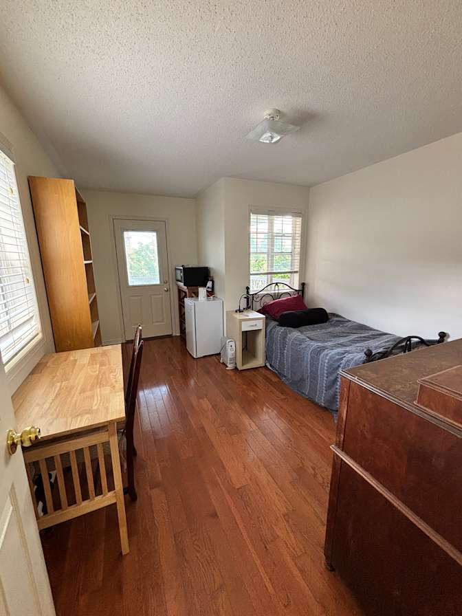 Mona B's room