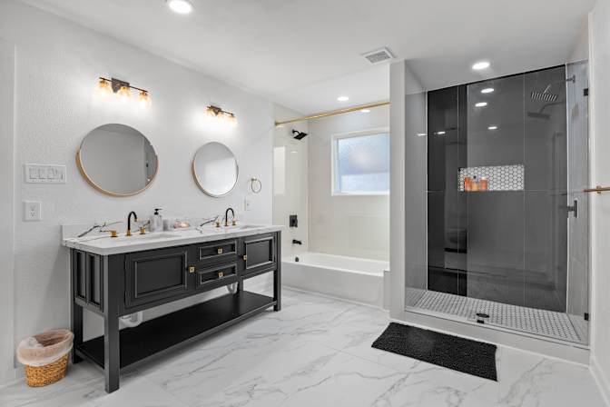 Tomic Properties's room