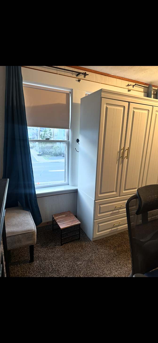 Len's room