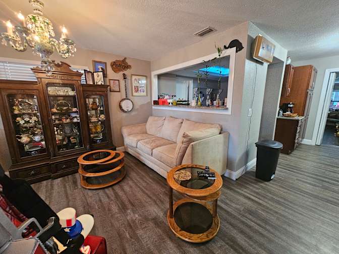 Oliver Pettry's room