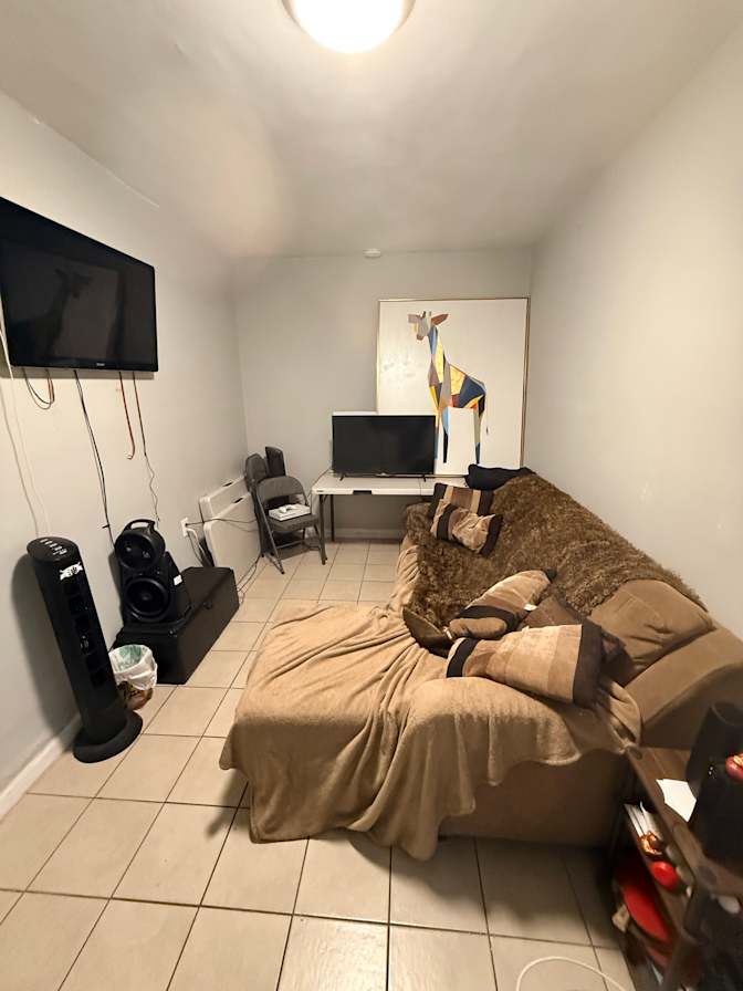 Juan's room