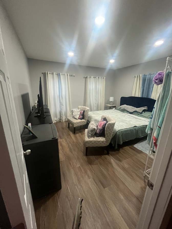 Evelyn's room