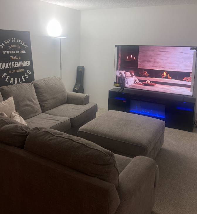Dee's room