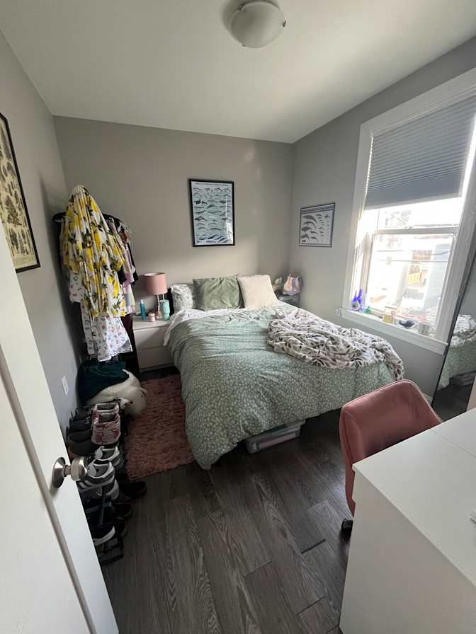 Lina's room