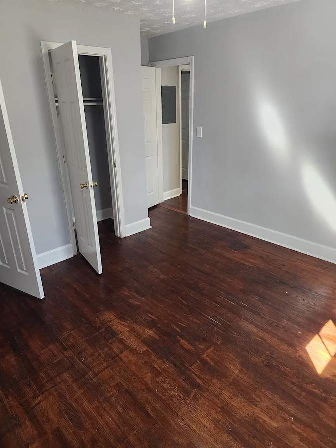 Alcove Rooms's room