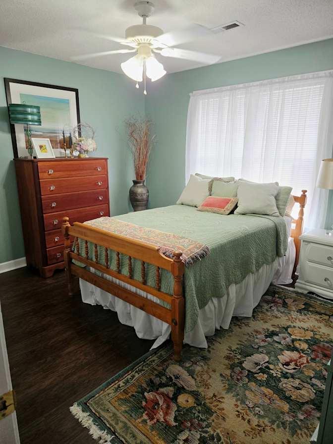 ANNA-MARIA's room