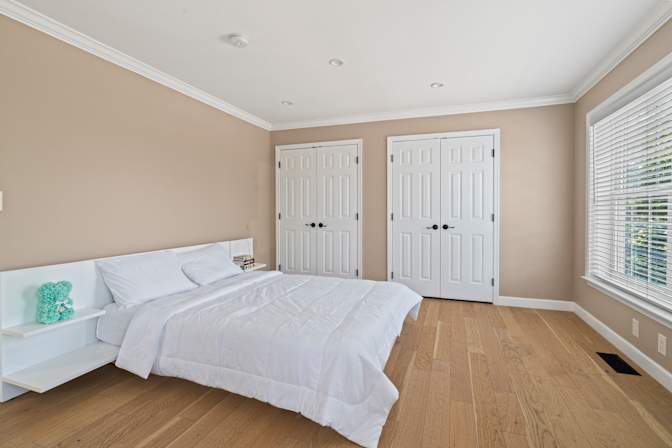 Linh Johnson's room