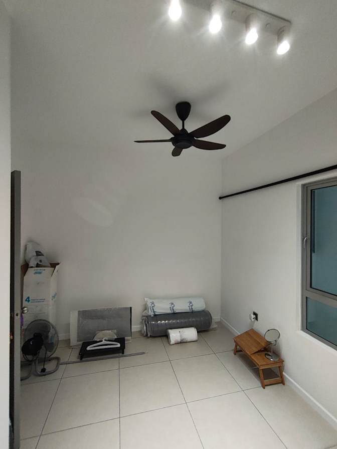 Kevin Leonearz's room