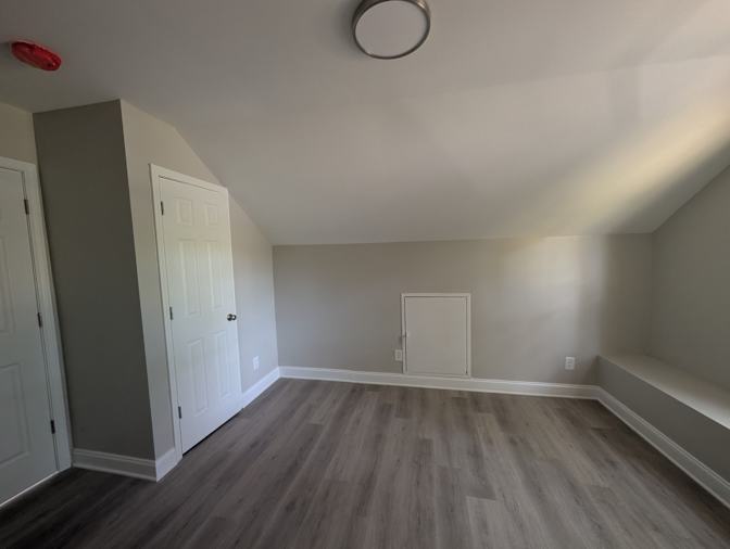 Alcove Rooms's room