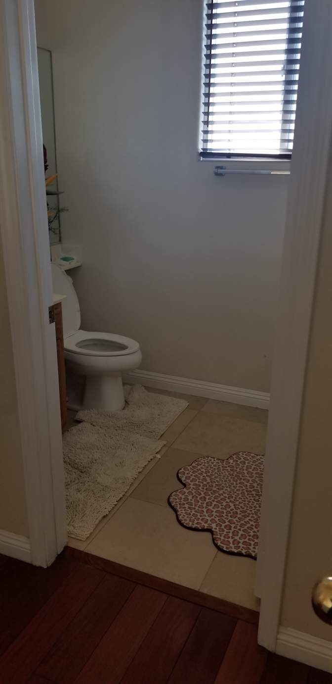 BUTZ RODELAS's room