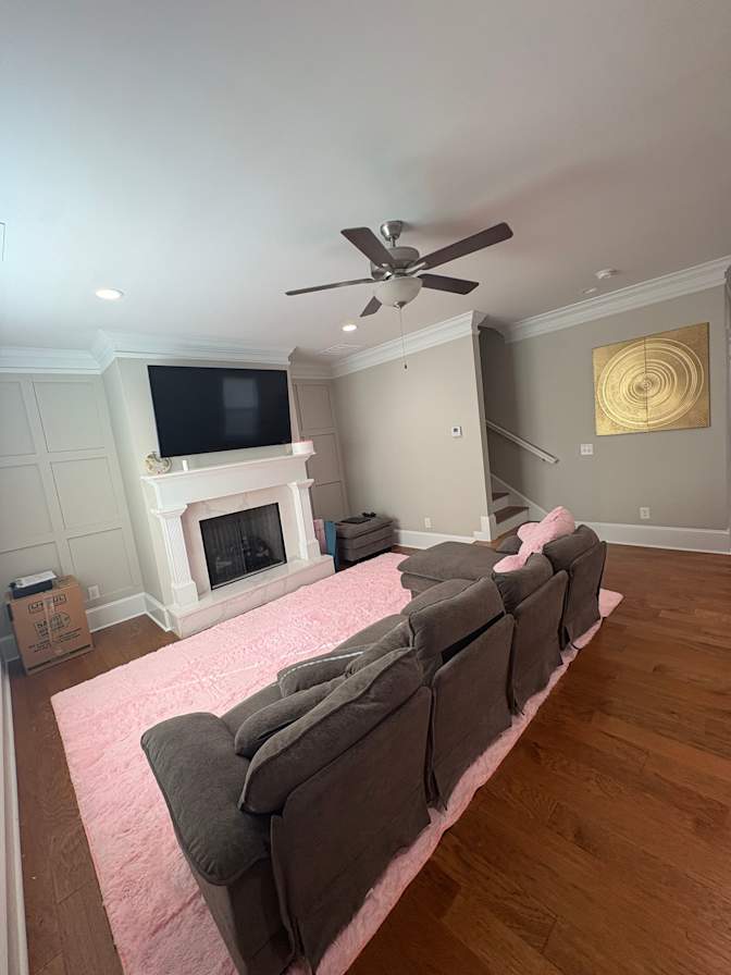mercedes's room