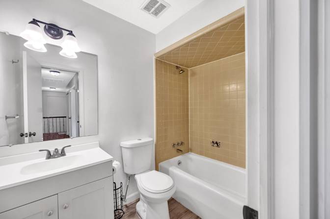 lifedoorrentals's room