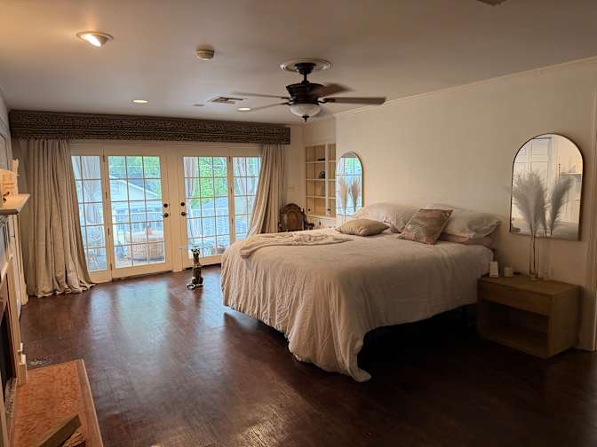Menzelle Dedeaux's room