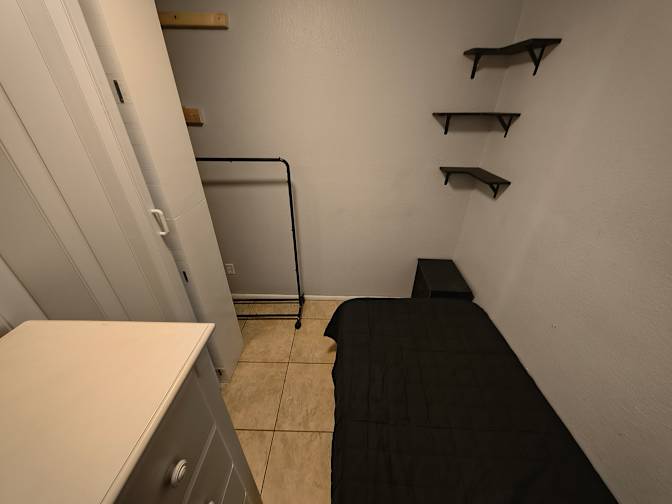 Carlos's room