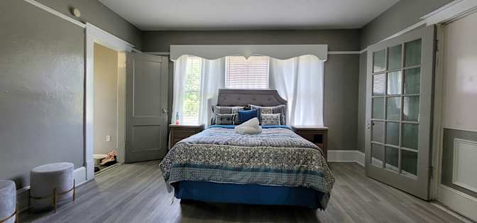 GBU Holdings Group's room