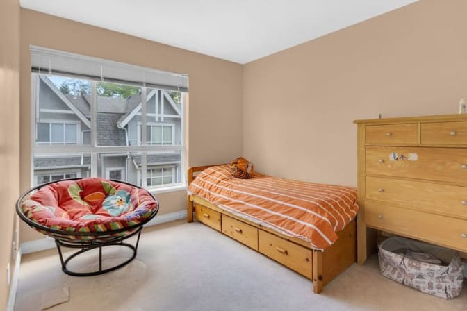 Fluer Muesco Reyes's room