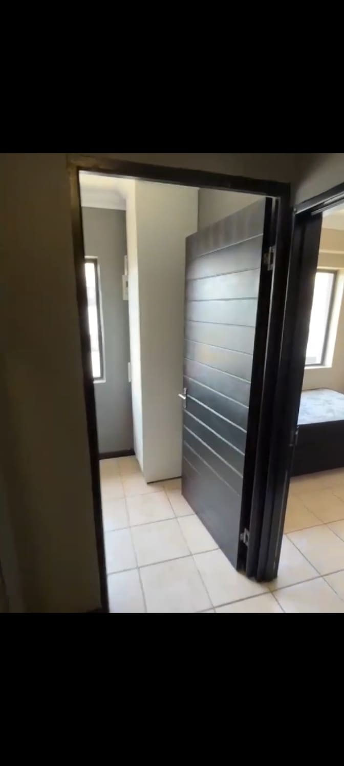 Mbukuqu Siwaphiwe's room