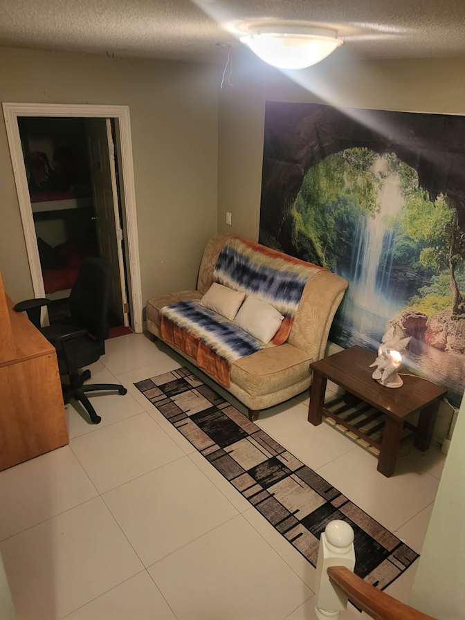 Eddy's room