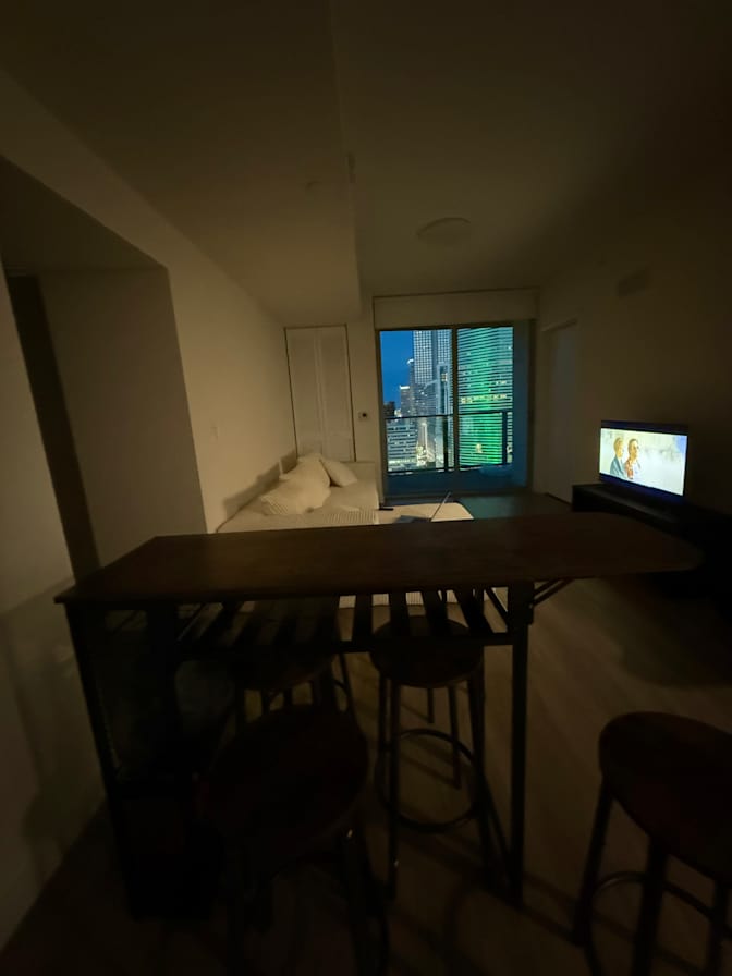 Andres's room