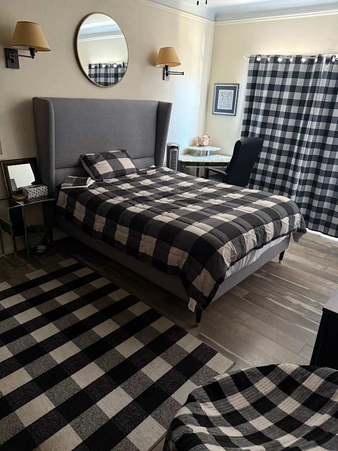 erika elkhalide's room