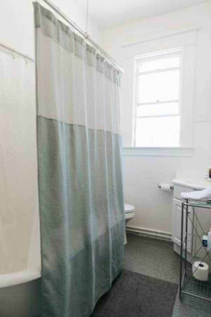 NOPA Room for rent's room