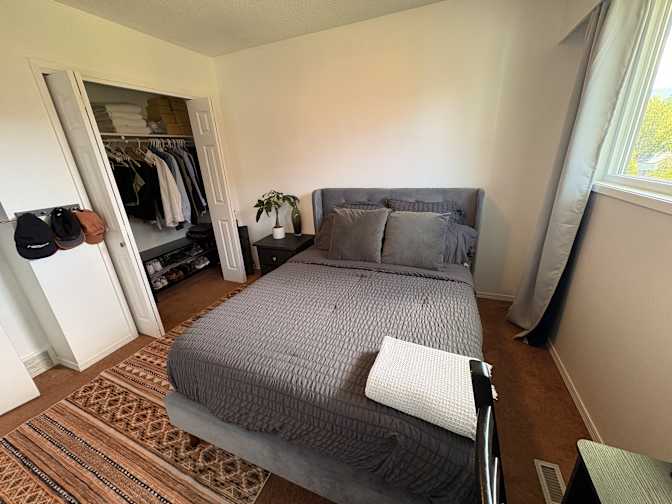 Emerald House's room