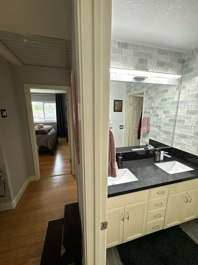Scarlett's room