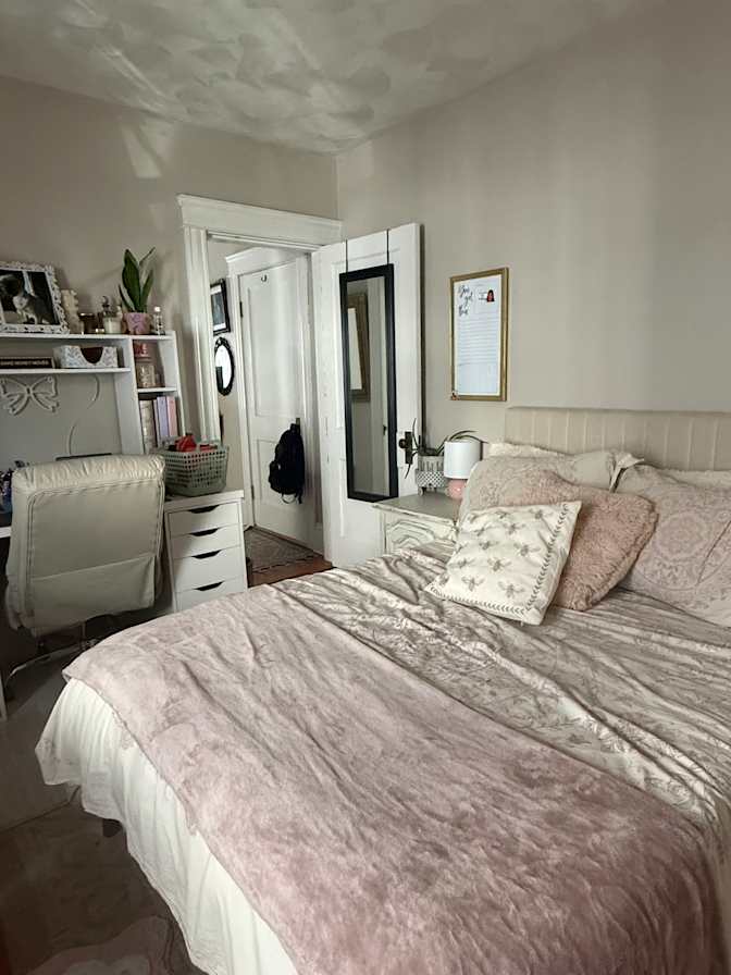 Vangie's room